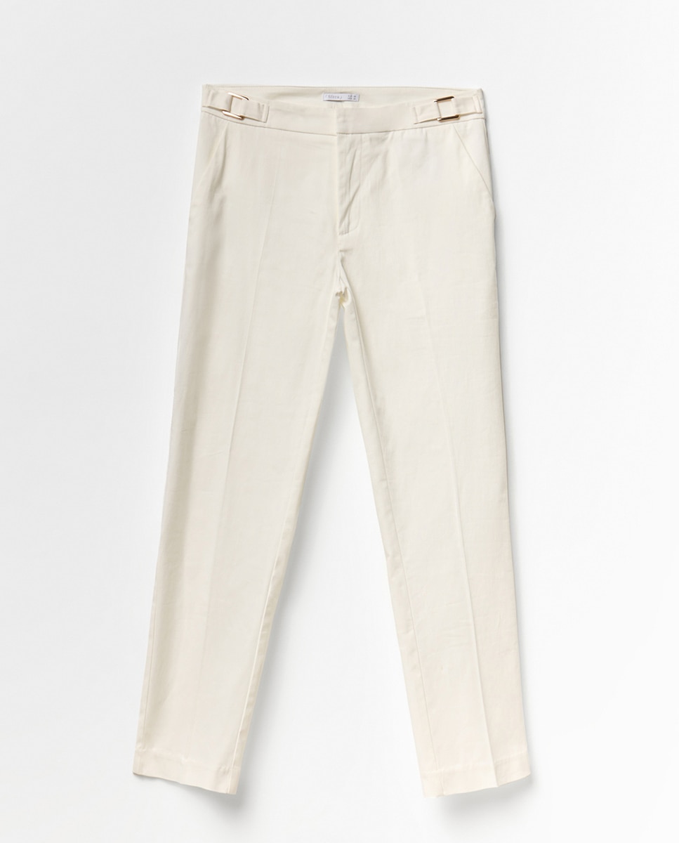 Calças Capri com Fivela Branco-6