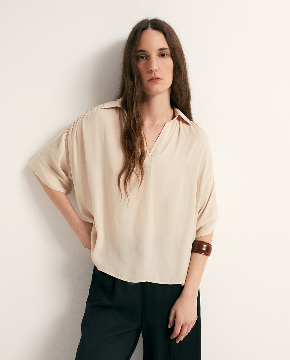 Blusa com Colarinho de Polo Bege-1