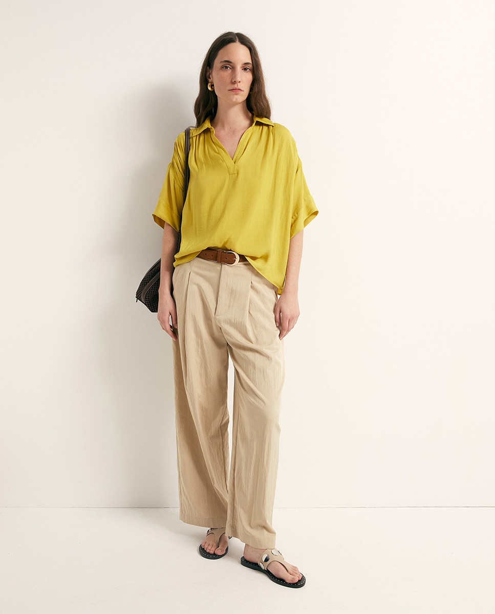 Blusa com Colarinho de Polo Amarelo-2