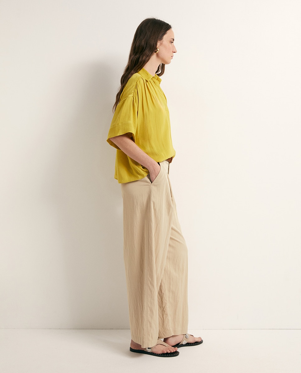 Blusa com Colarinho de Polo Amarelo-4