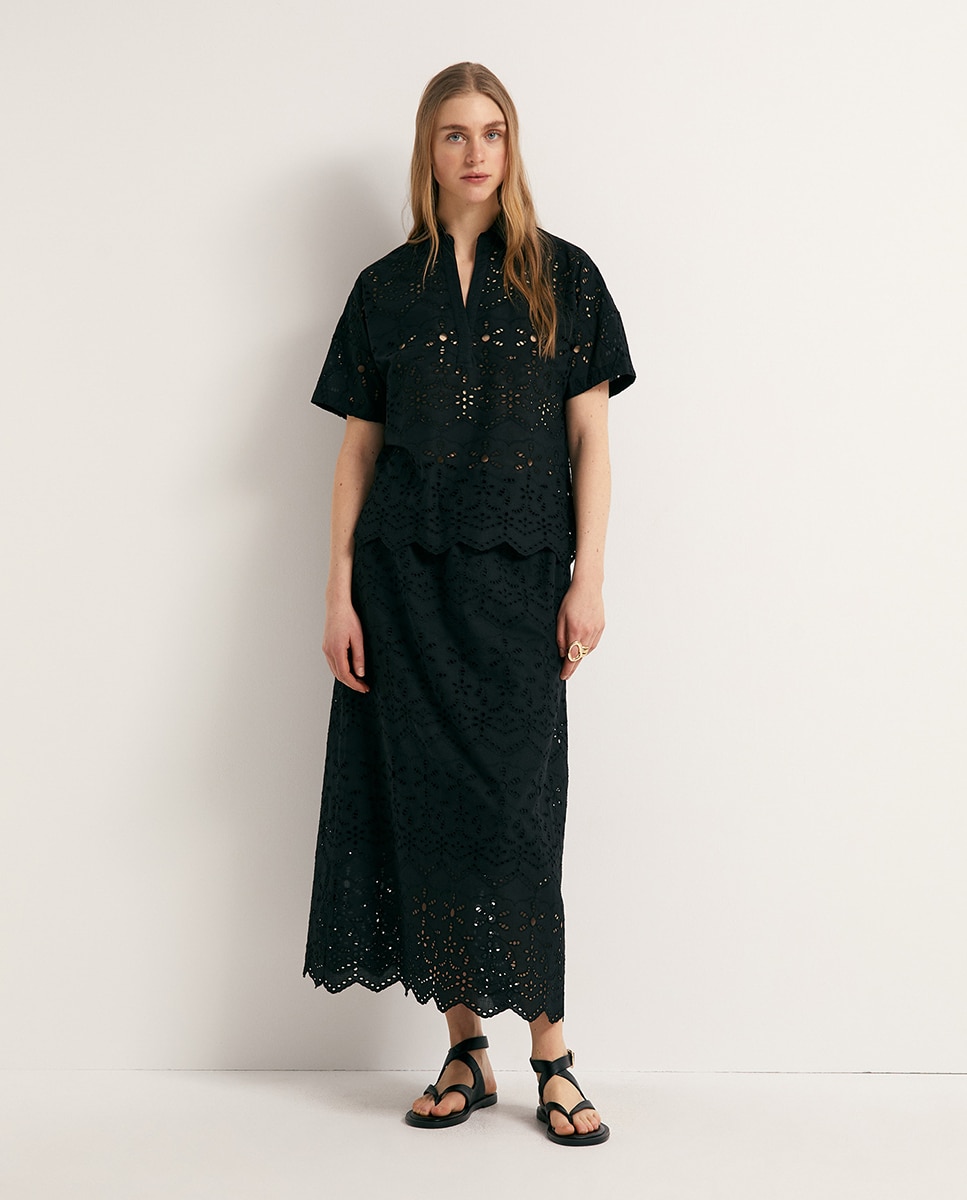 Blusa bordada perfurada Preto-2
