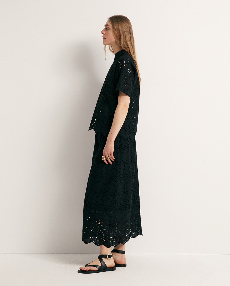 Blusa bordada perfurada Preto-4