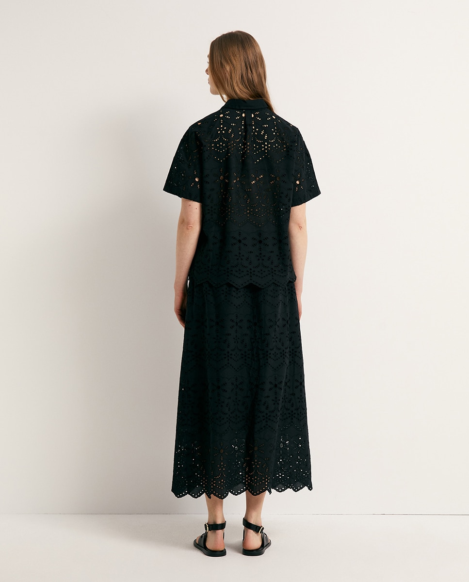 Blusa bordada perfurada Preto-5