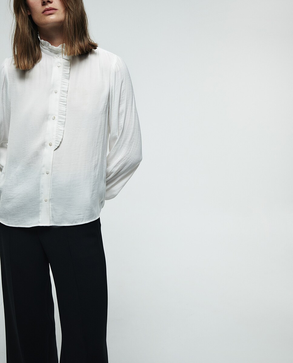 Blusa com Folho Franzido Branco-2