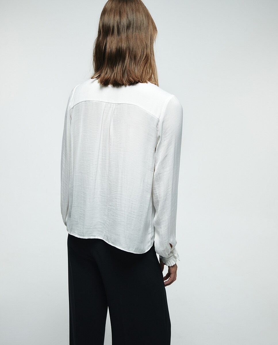 Blusa com Folho Franzido Branco-4