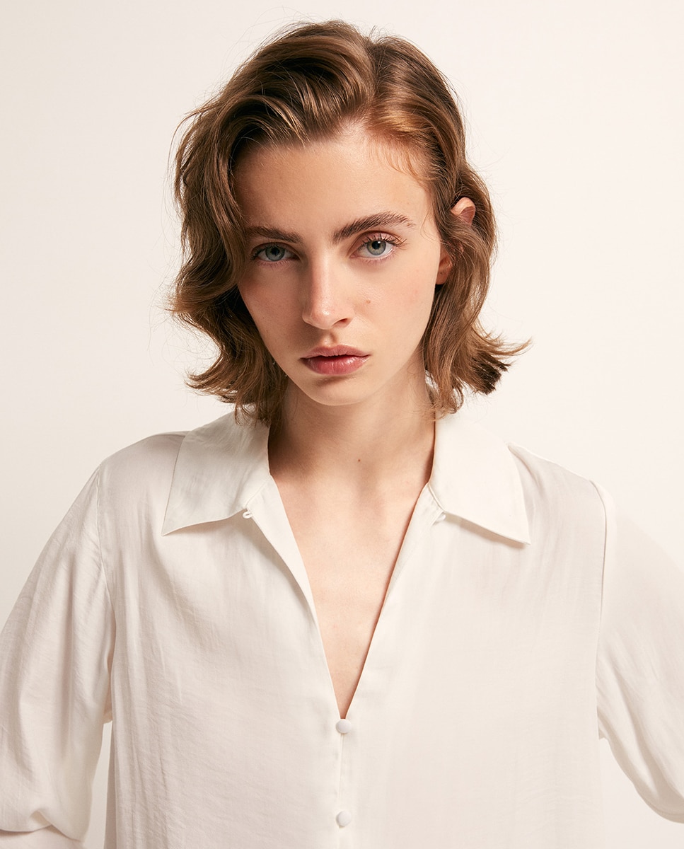 Blusa com Gola com Botões Branco-5