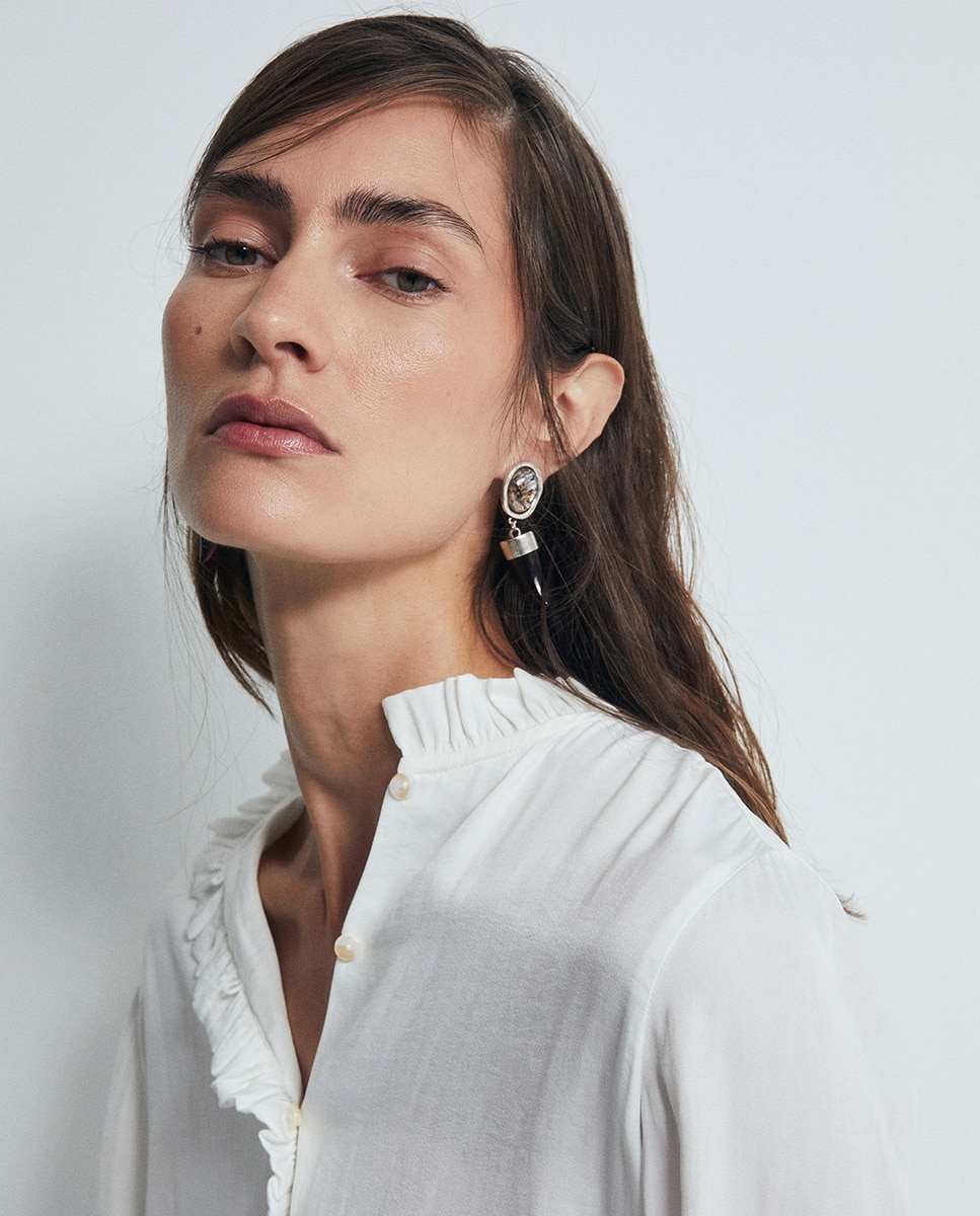 Blusa com Folho Franzido Branco-3