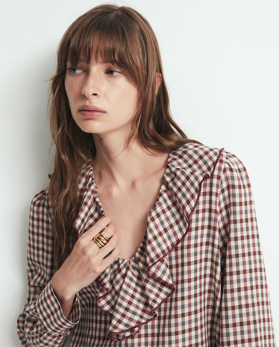 Blusa aos Quadrados com Folho Bege-3