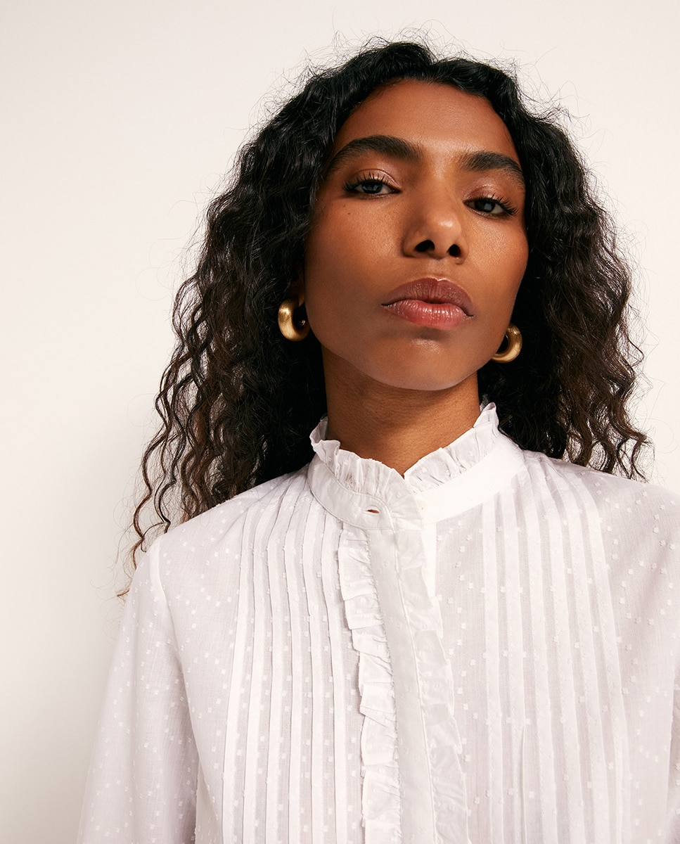 Blusa com Folho no Peitilho Branco-3