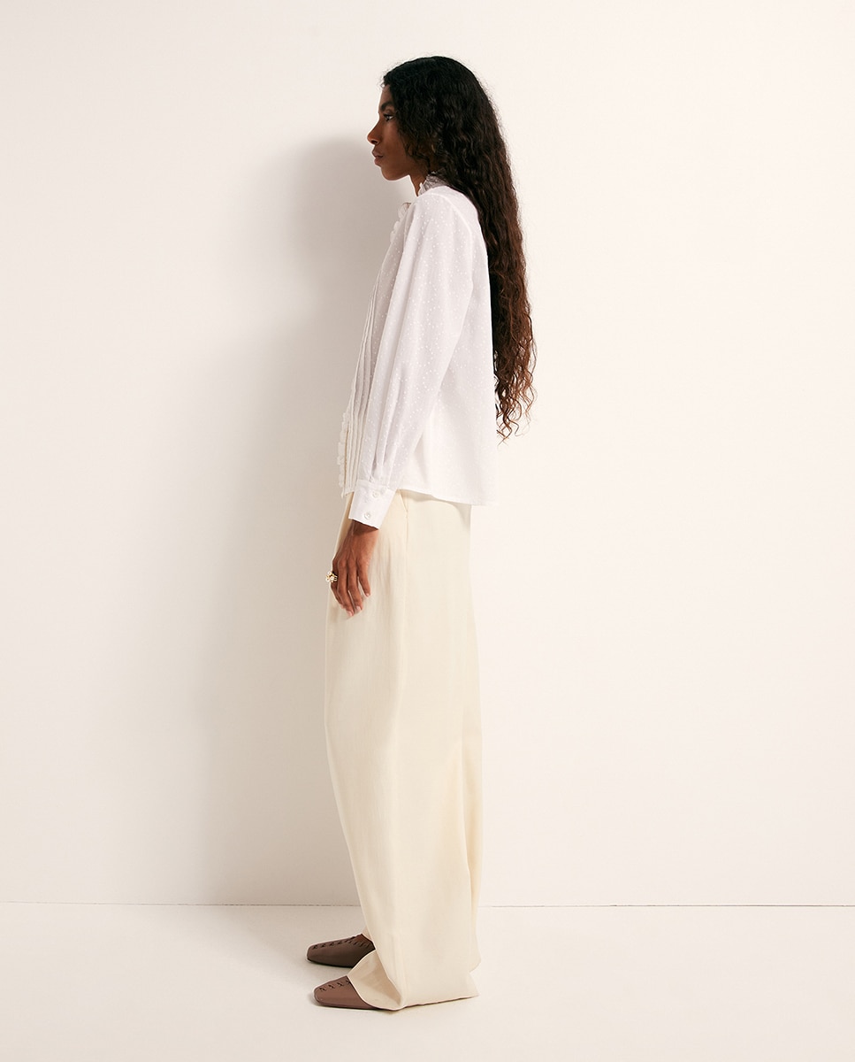 Blusa com Folho no Peitilho Branco-4
