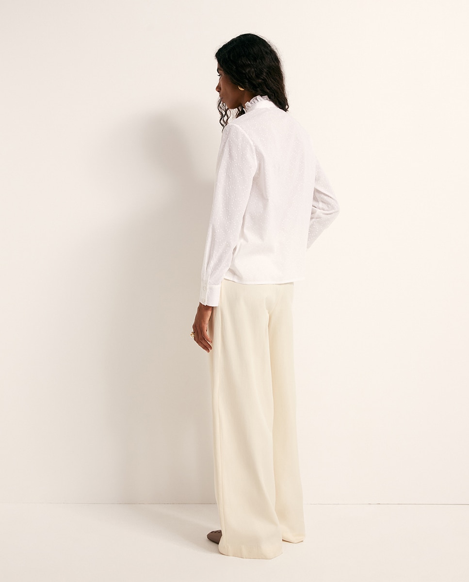 Blusa com Folho no Peitilho Branco-5