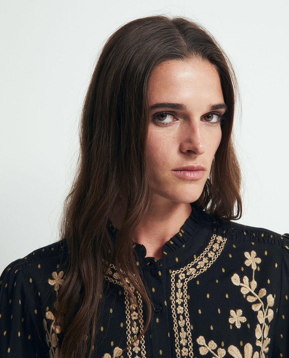 Blusa bordada Preto-2
