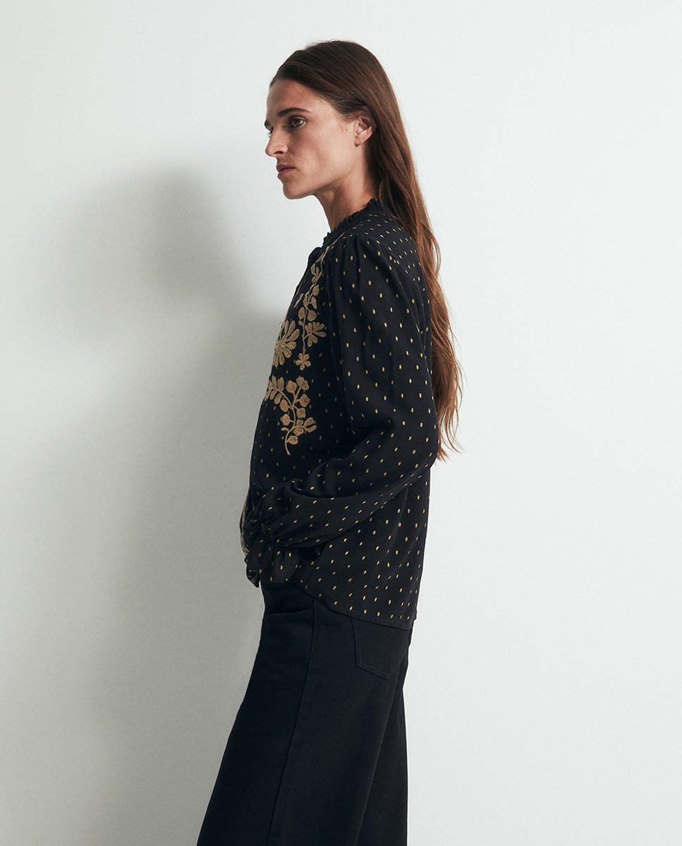 Blusa bordada Preto-3