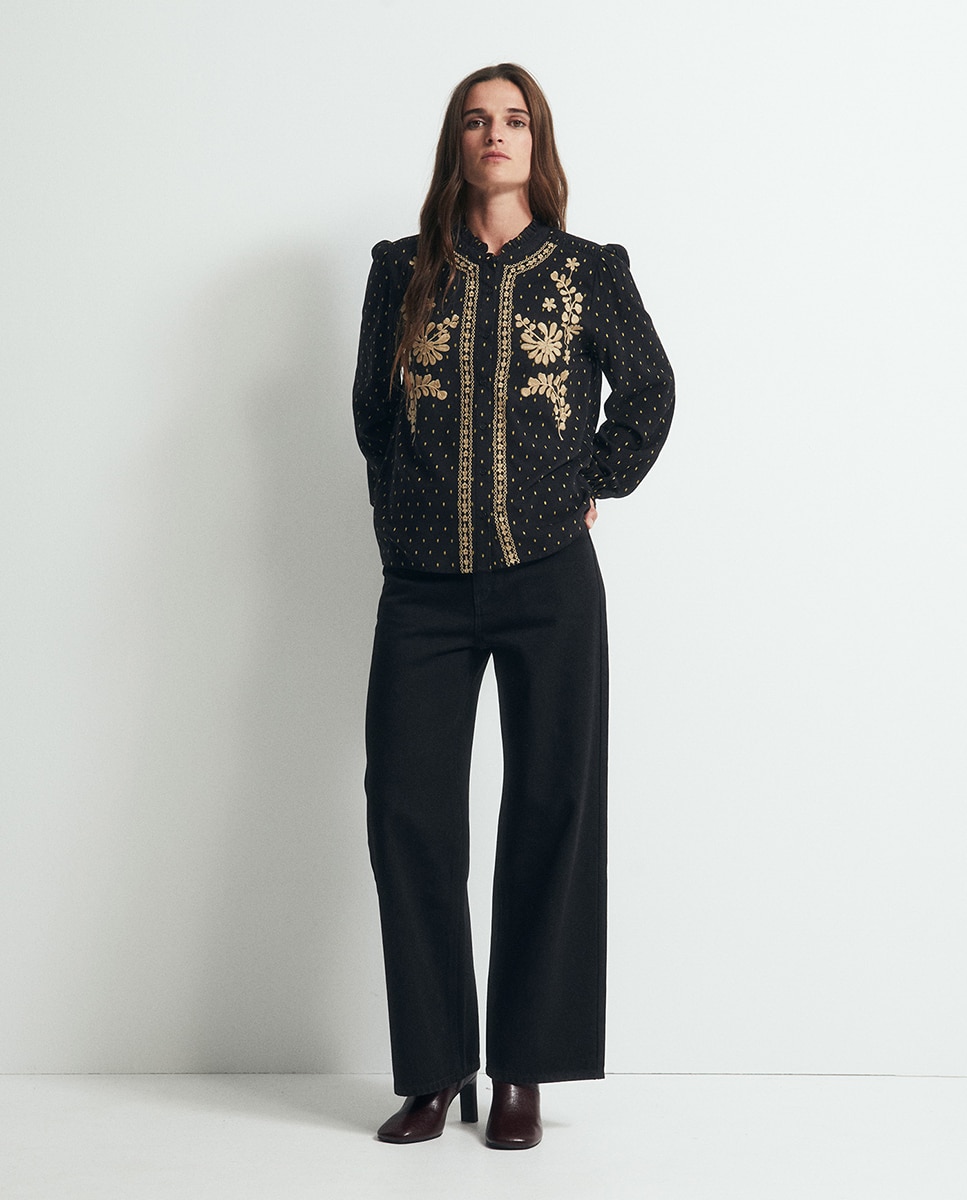 Blusa bordada Preto-5