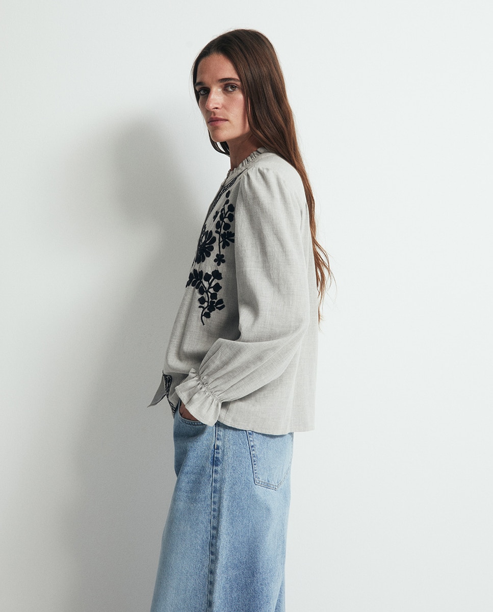 Blusa bordada Cinzento-claro-4