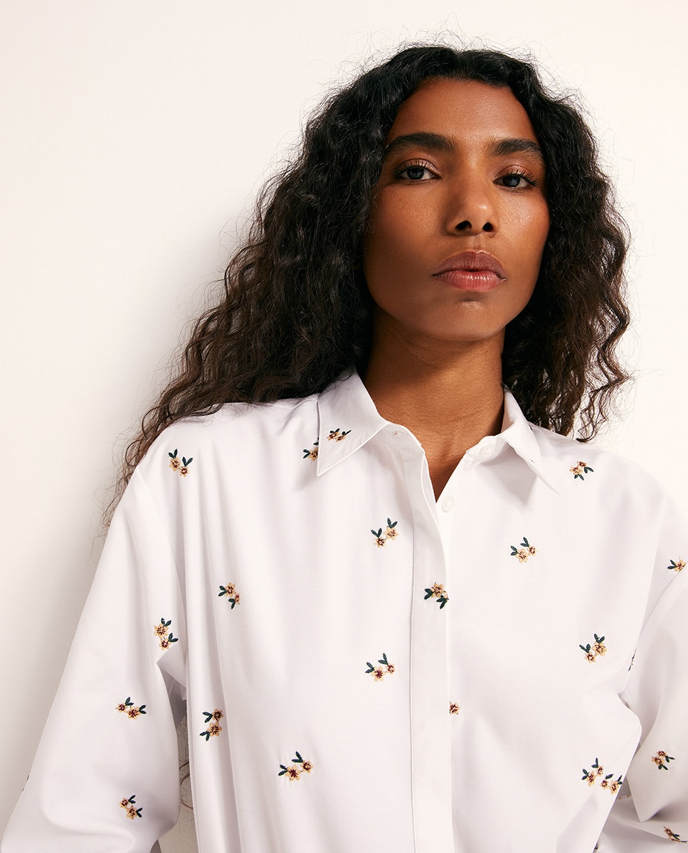 Camisa com Bordado Floral Branco-3