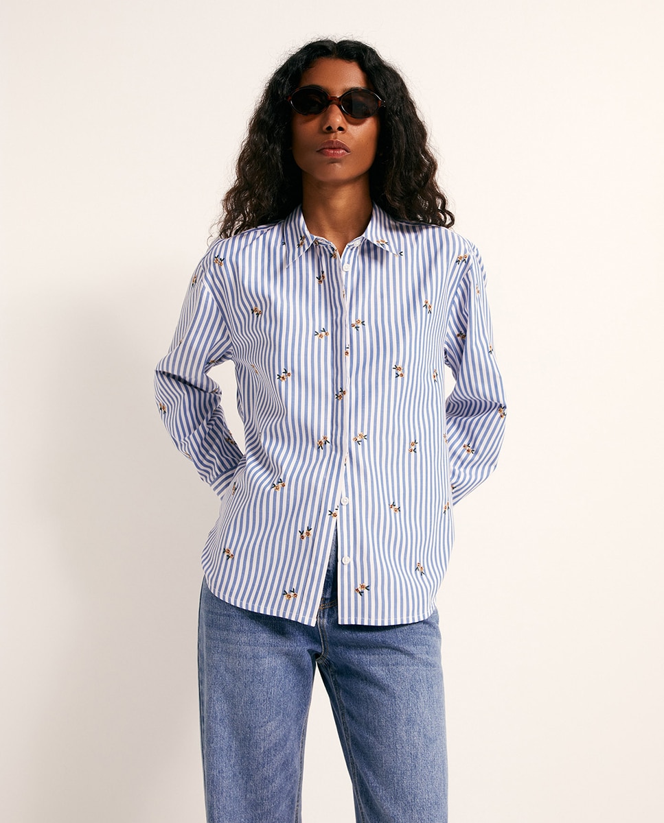 Imagem 0 de Camisa com Bordado Floral