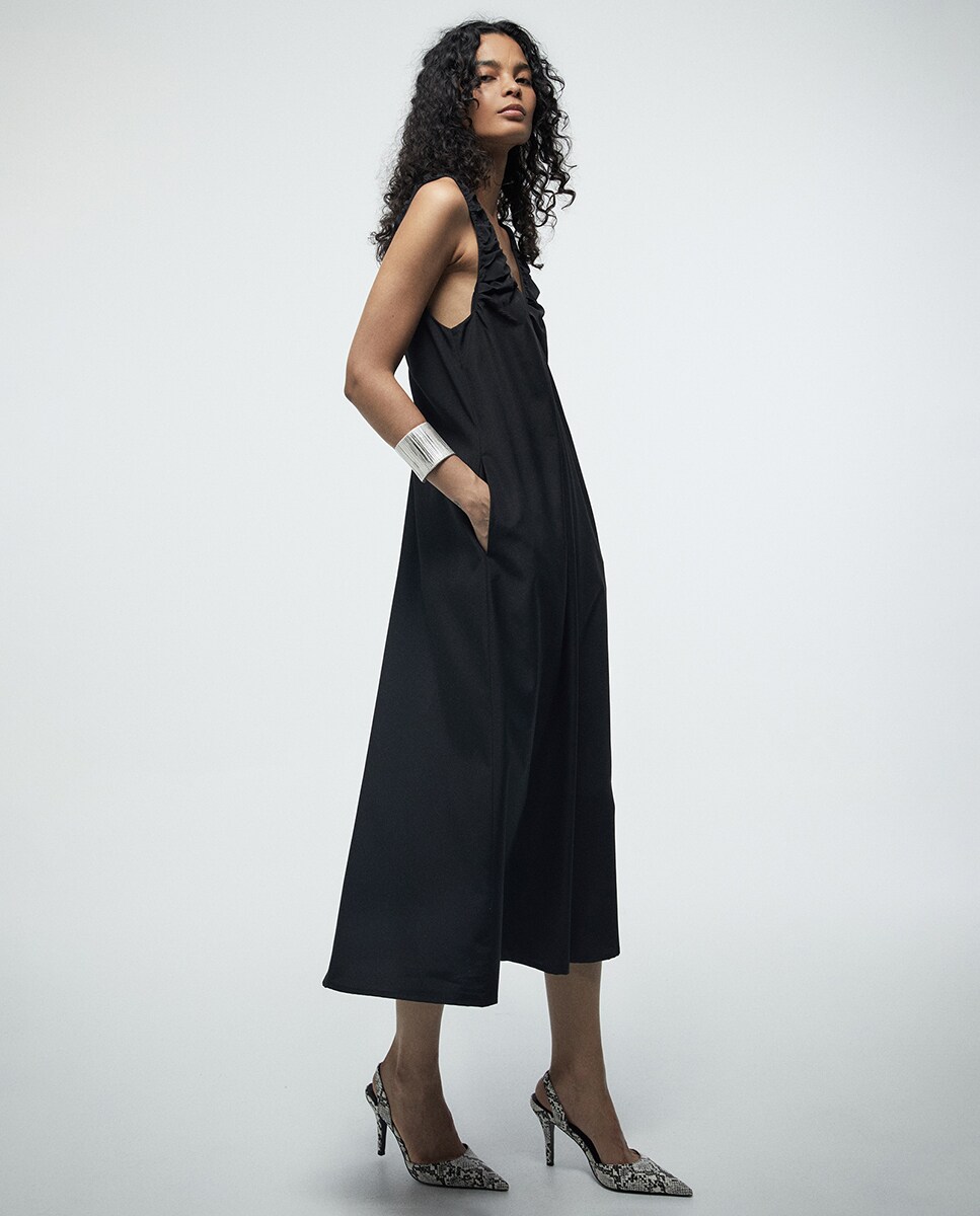 Vestido com Decote Franzido Preto-1
