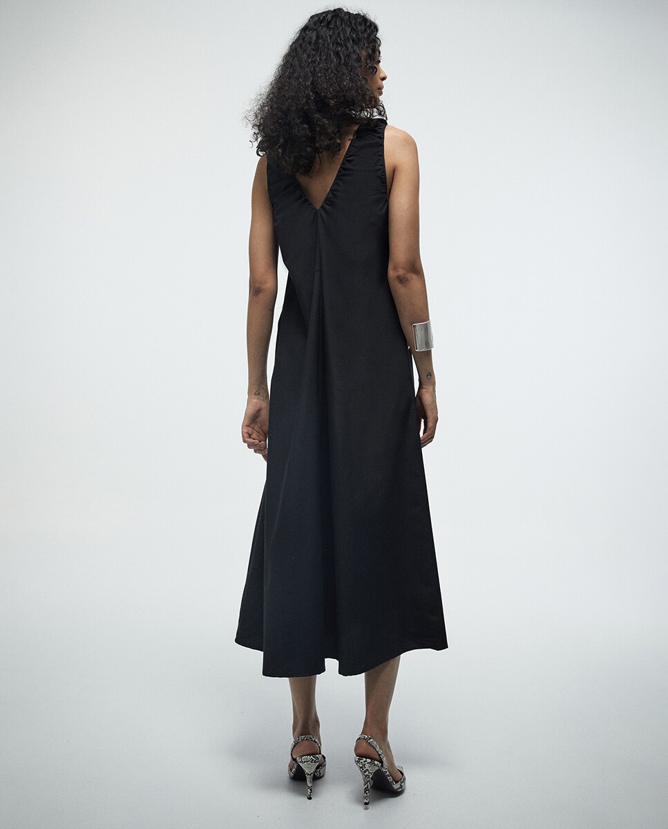 Vestido com Decote Franzido Preto-3