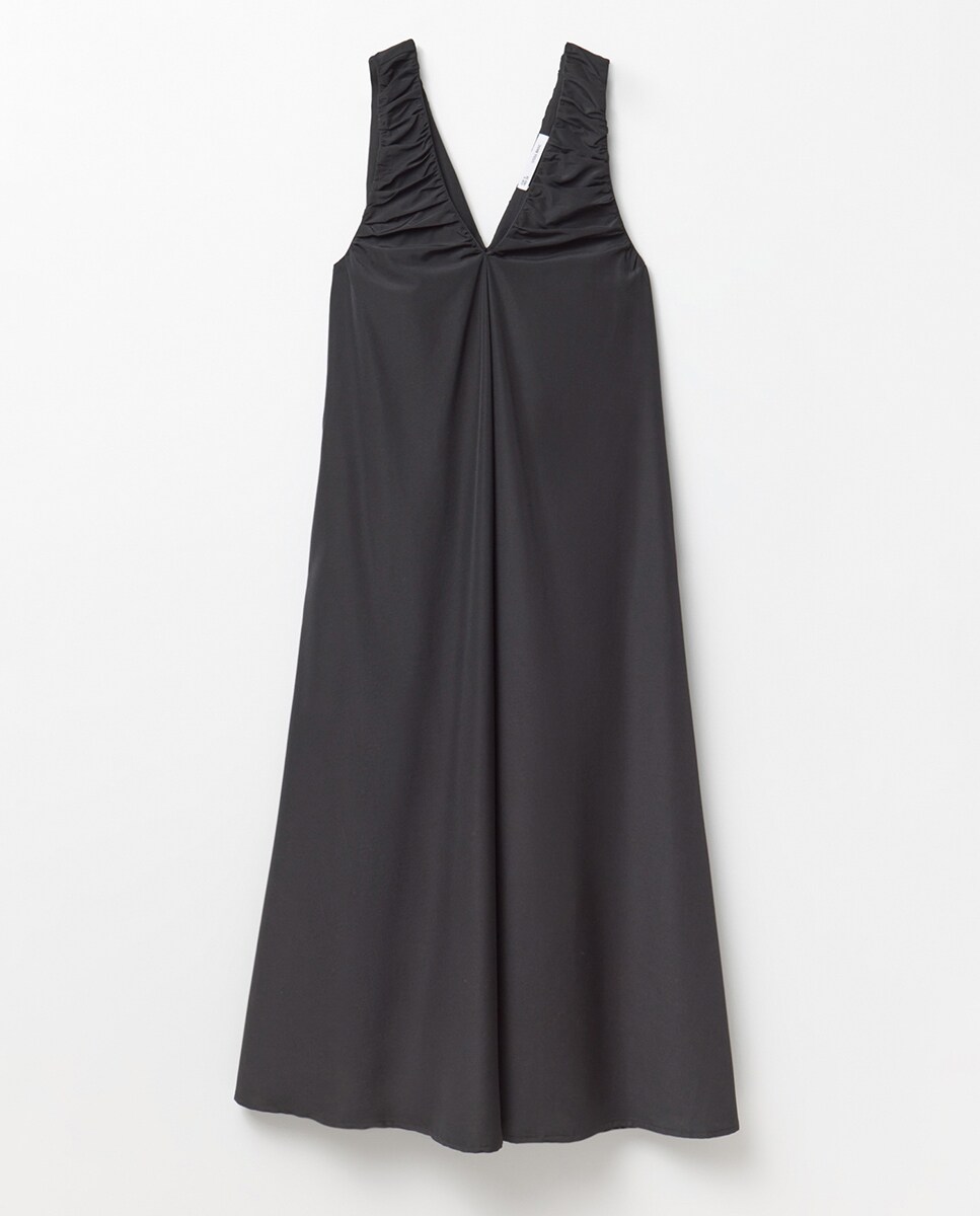 Vestido com Decote Franzido Preto-4