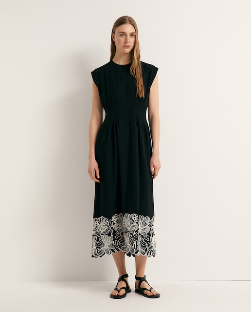 Imagen 0 de Vestido lino bordado