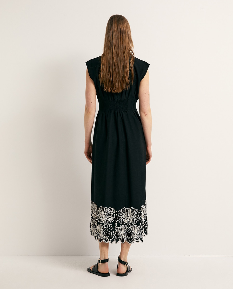 Vestido de Linho Bordado Preto-4
