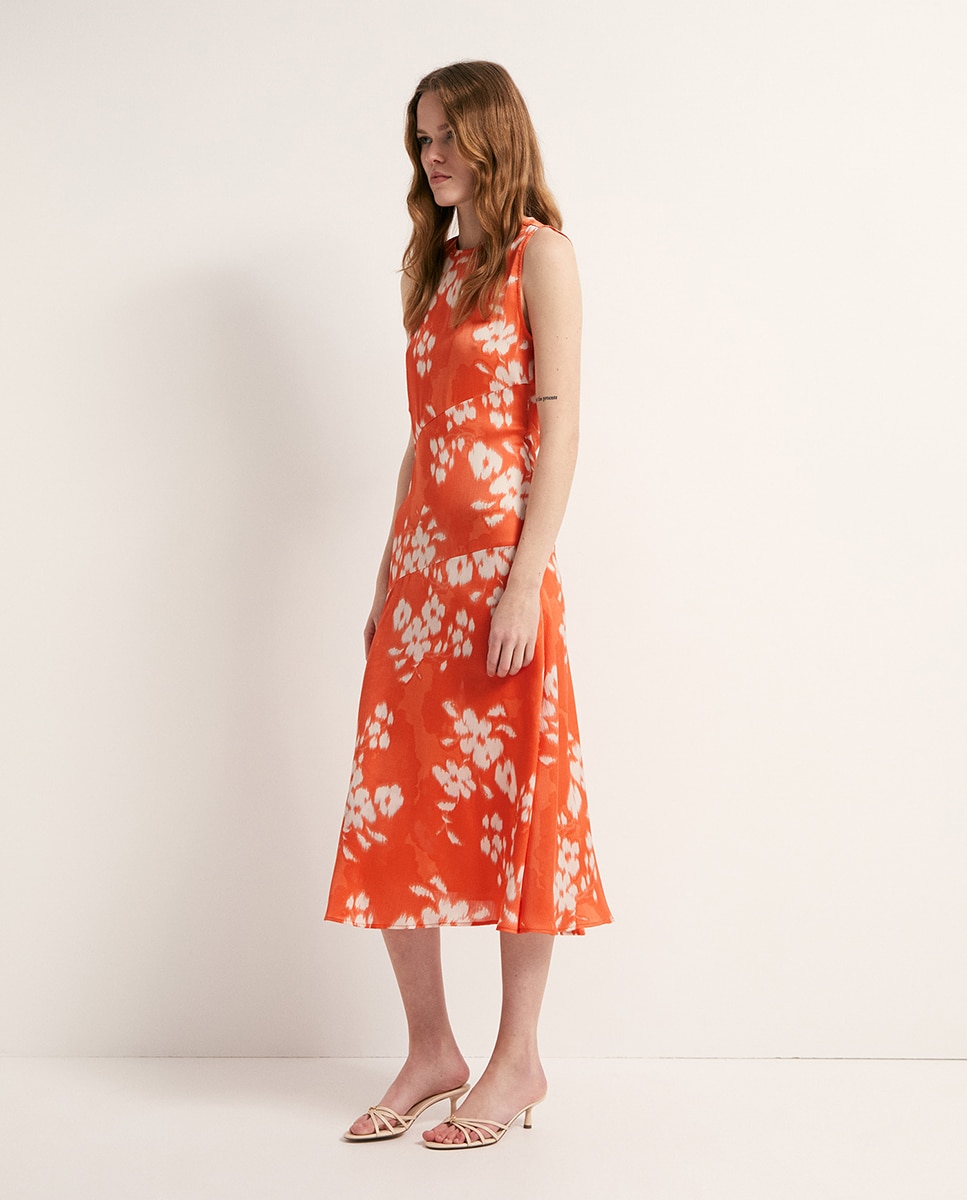 Imagem 0 de Vestido Fluido com Cortes