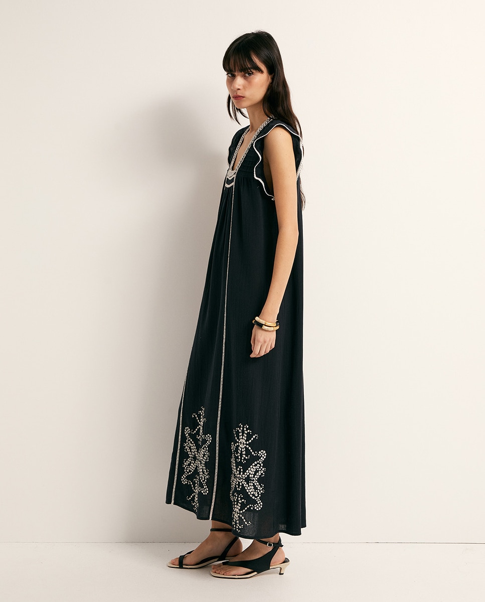 Vestido bordado Preto-3
