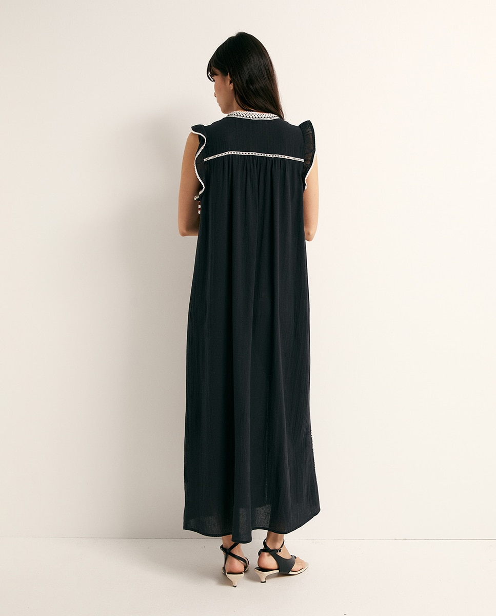 Vestido bordado Preto-4