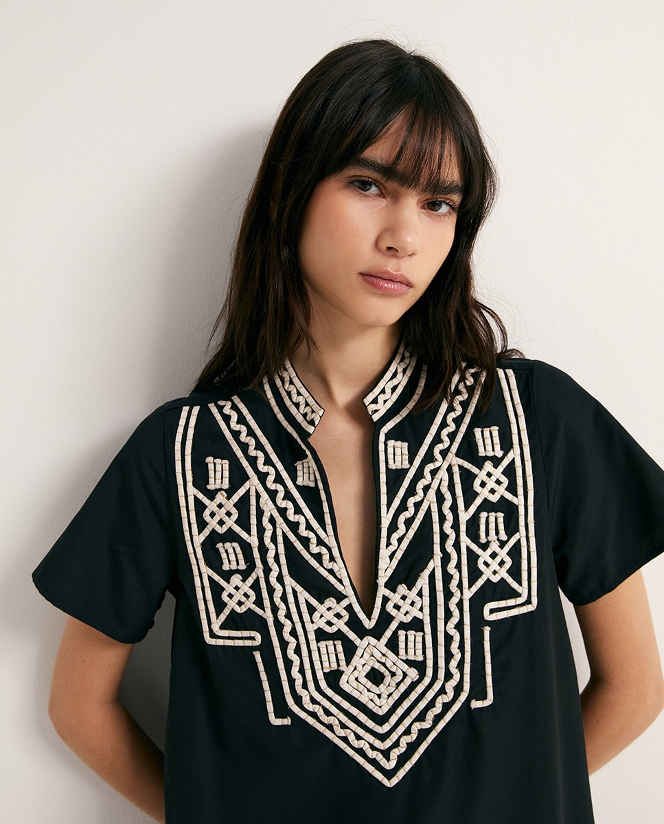 Túnica Bordada Preto-3