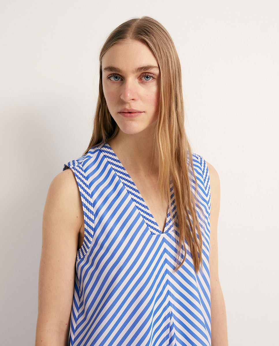 Vestido com Decote Azul-2
