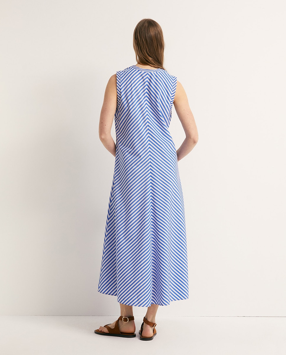 Vestido com Decote Azul-4