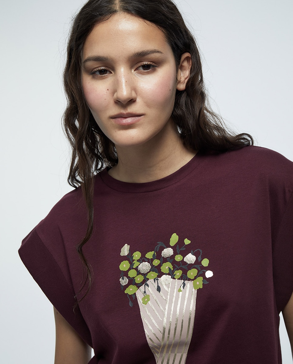 T-shirt com Ilustração Bordeaux-3