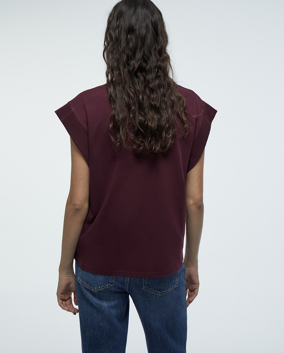 T-shirt com Ilustração Bordeaux-4