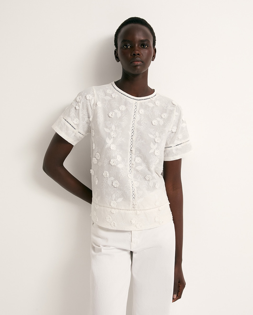 Sfera - Camiseta flores bordadas.