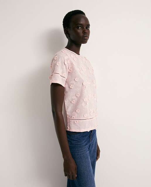 Imagen 0 de Camiseta flores bordadas