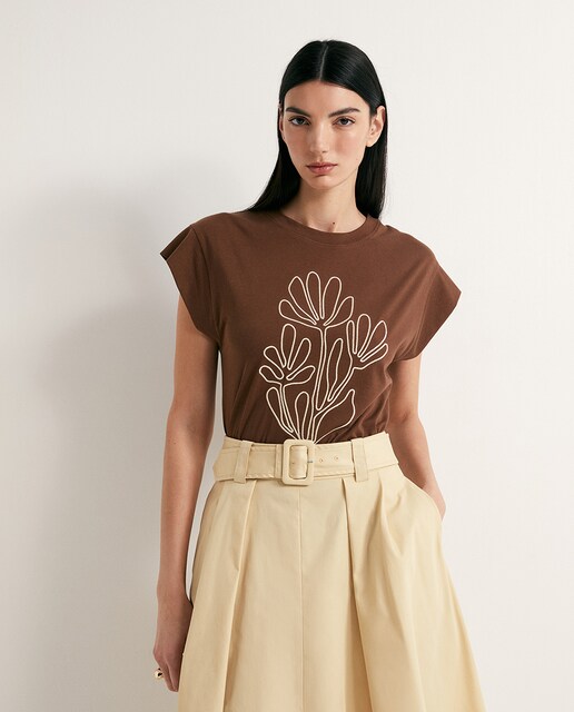 Imagen 0 de Camiseta silueta bordada