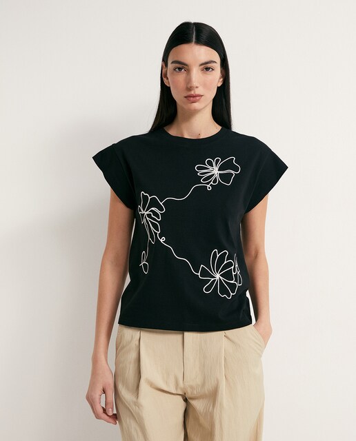 Imagen 0 de Camiseta silueta bordada