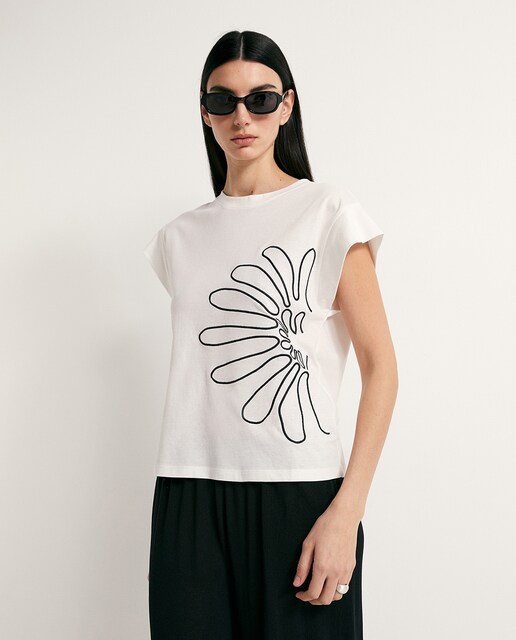 Imagen 0 de Camiseta silueta bordada
