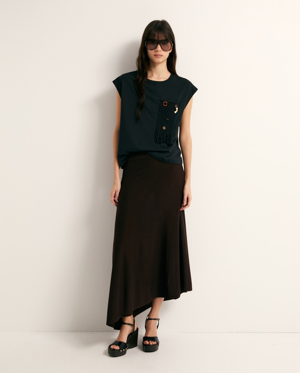 T-shirt com Bolso e Peças Preto-2