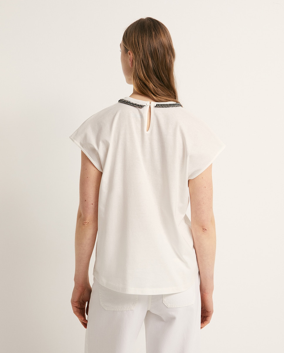 T-shirt com Detalhe de Brilhos Cru-5