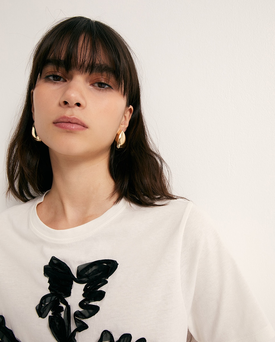 T-shirt com Adorno Preto-3