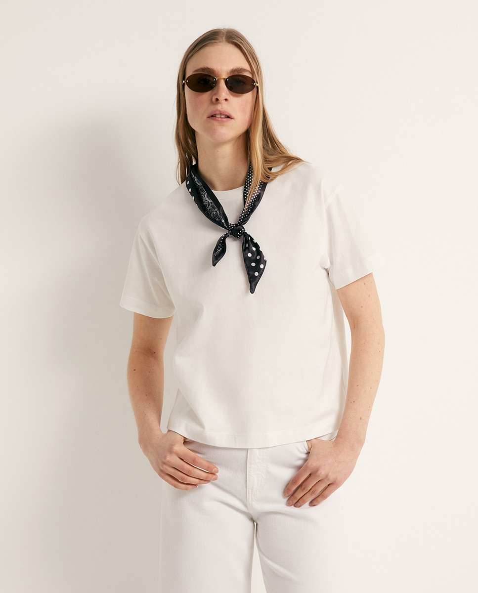 Imagem 0 de T-shirt com Lenço de Adorno