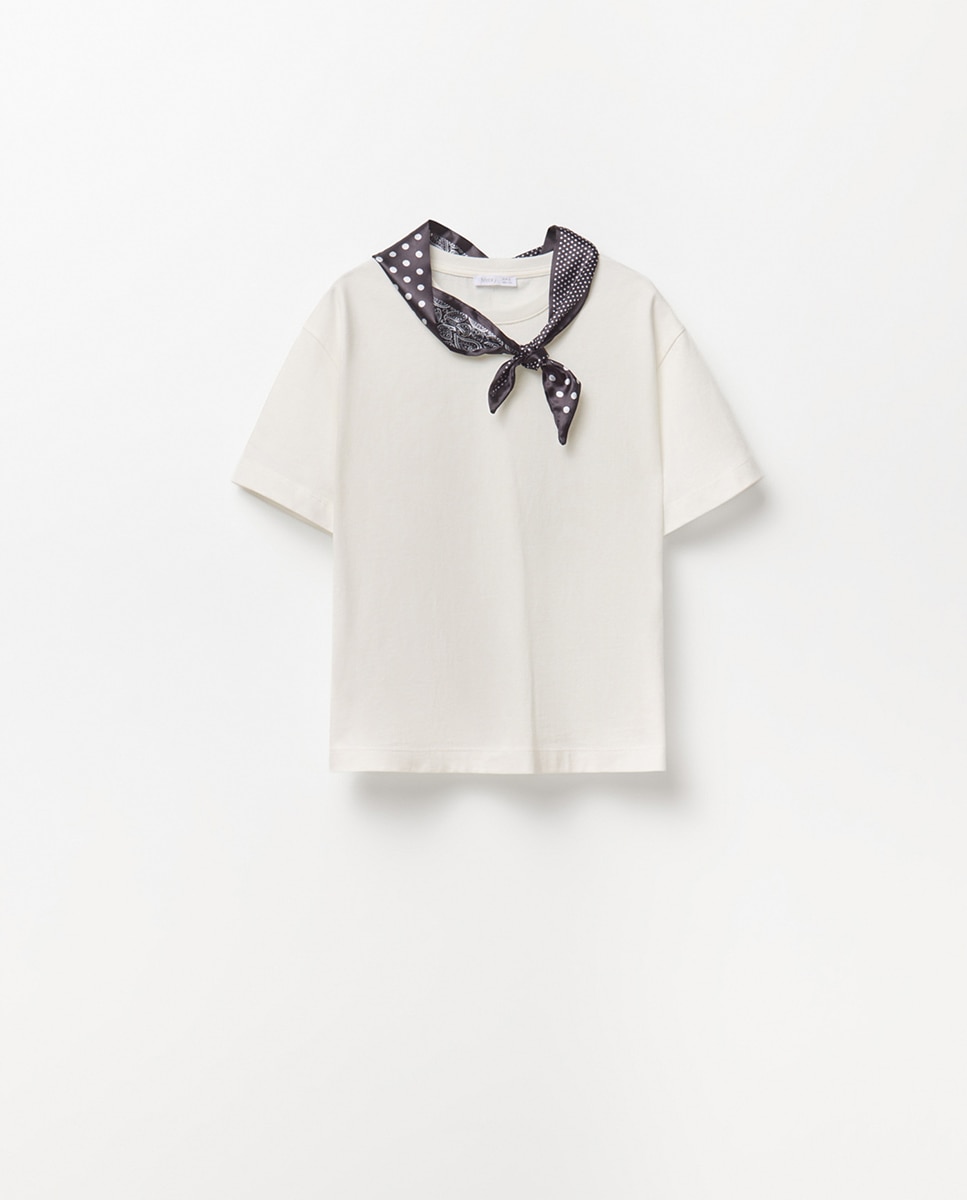 T-shirt com Lenço de Adorno Branco-6