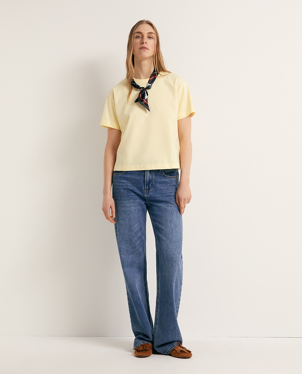 T-shirt com Lenço de Adorno Amarelo-2