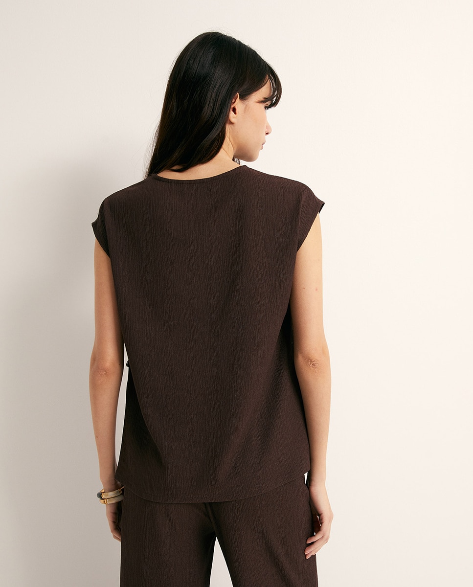 Top com Textura e Franjas Chocolate-5