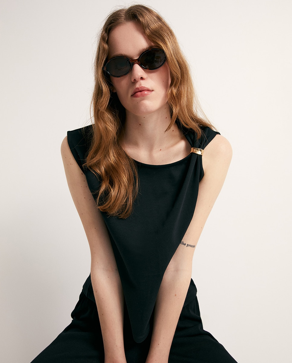 Imagem 0 de Top com Peça Metálica