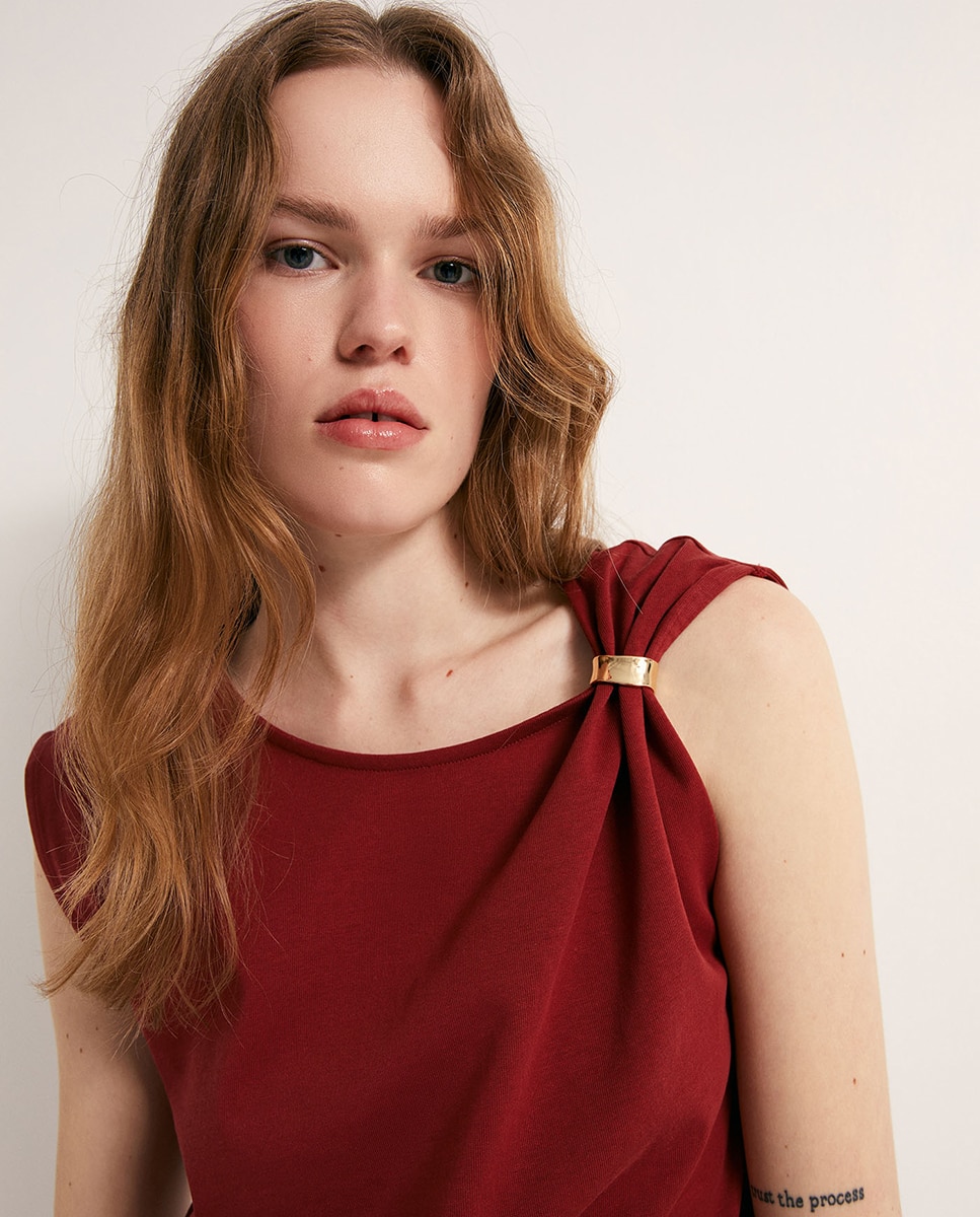 Top com Peça Metálica Bordeaux-3