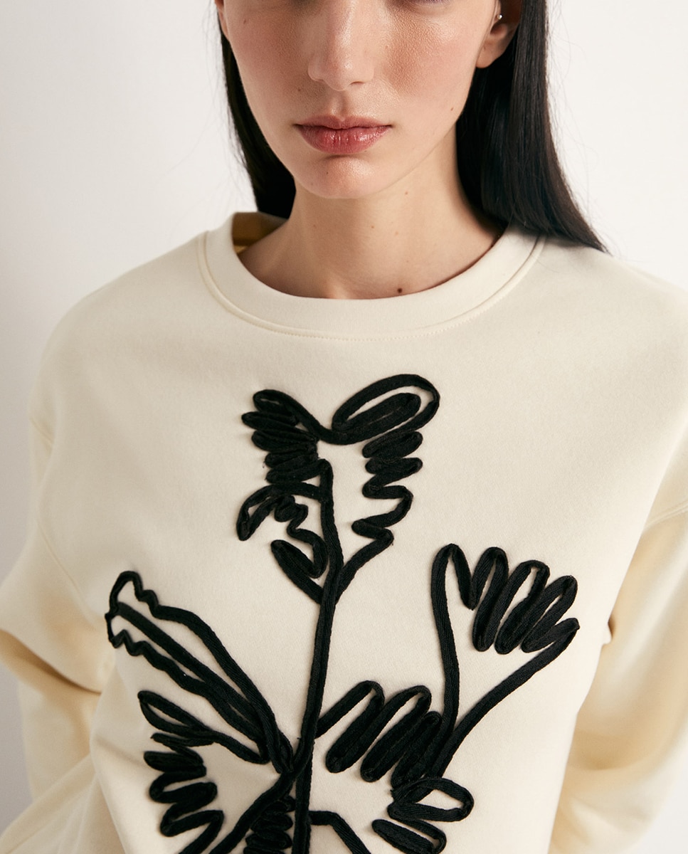 Sweatshirt com Aplique de Cordão Cru-3