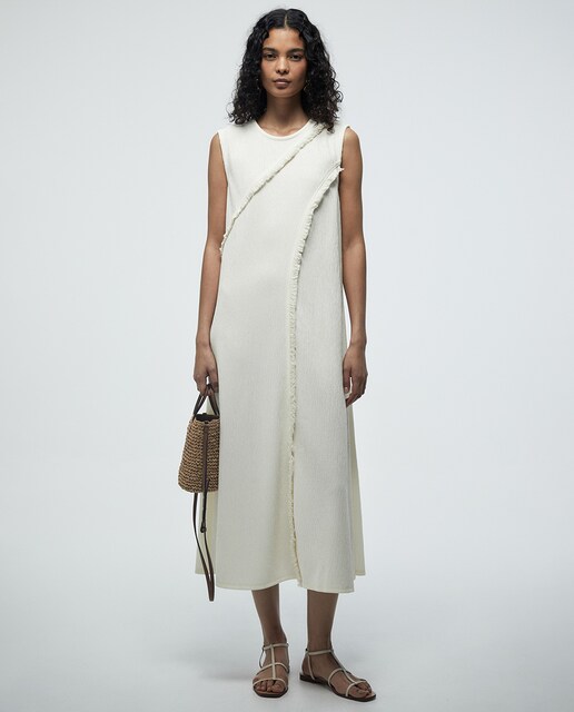 Imagem 0 de Vestido com Franjas e Adorno